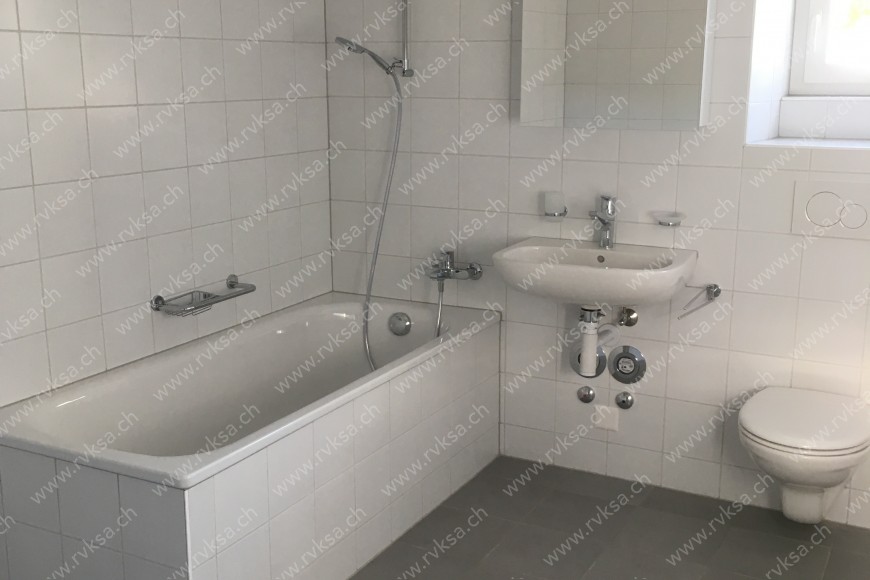 Appartement de 5 pièces, 105 m2, à Bôle - Salle de bain 