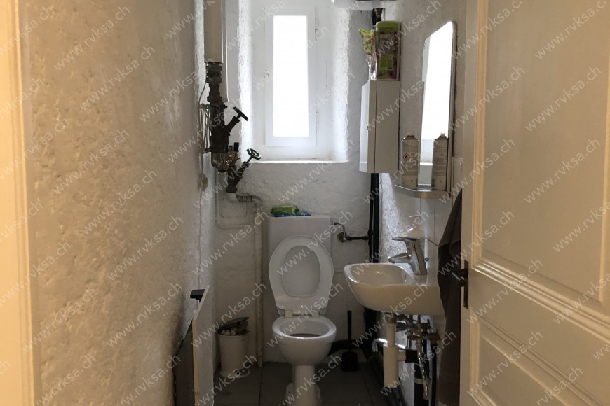 Local commercial de 5 pièces, 140 m2, à Saint-Blaise - WC séparé 