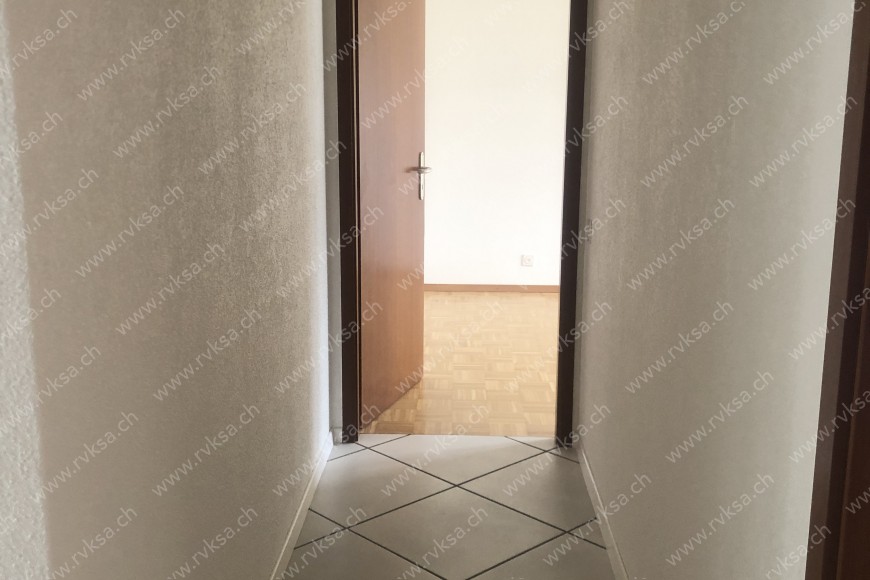 Appartement de 4.5 pièces, 100 m2, à Boudry - Hall 