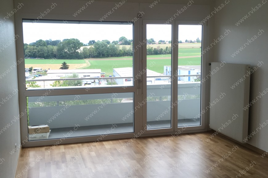 Appartement de 3 pièces, 59 m2, à Cornaux - Séjour 