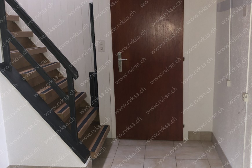 Appartement de 3 pièces, 118.63 m2, à Bôle - Hall 