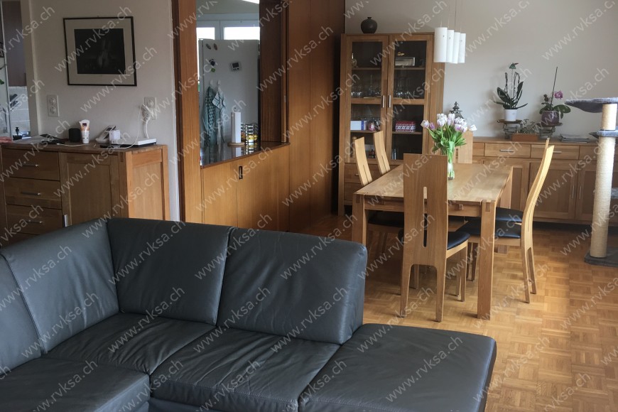 Appartement de 4.5 pièces, 84 m2, à Bôle - Séjour 