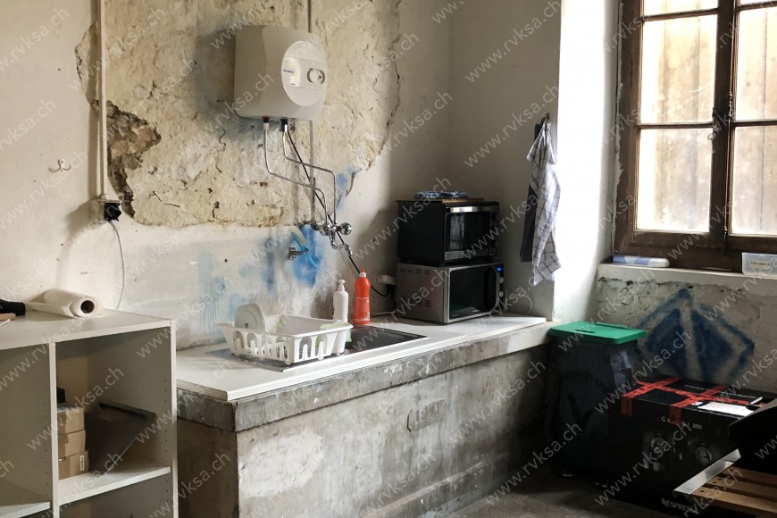 Local commercial de 5 pièces, 140 m2, à Saint-Blaise - Réduit 