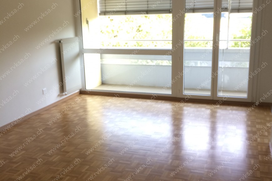 Appartement de 3 pièces, 59 m2, à Cornaux - Séjour 