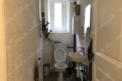 Local commercial de 5 pièces, 140 m2, à Saint-Blaise - WC séparé 