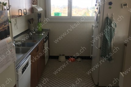 Appartement de 4.5 pièces, 84 m2, à Bôle - Cuisine 